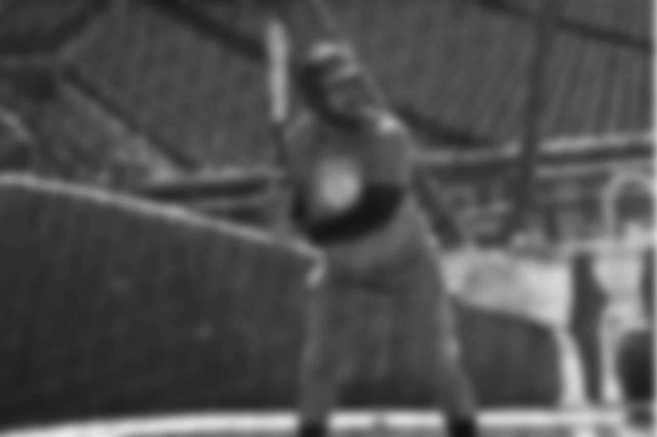 The defensive end made contact on most of the pitches but didn't hit any out of the park.