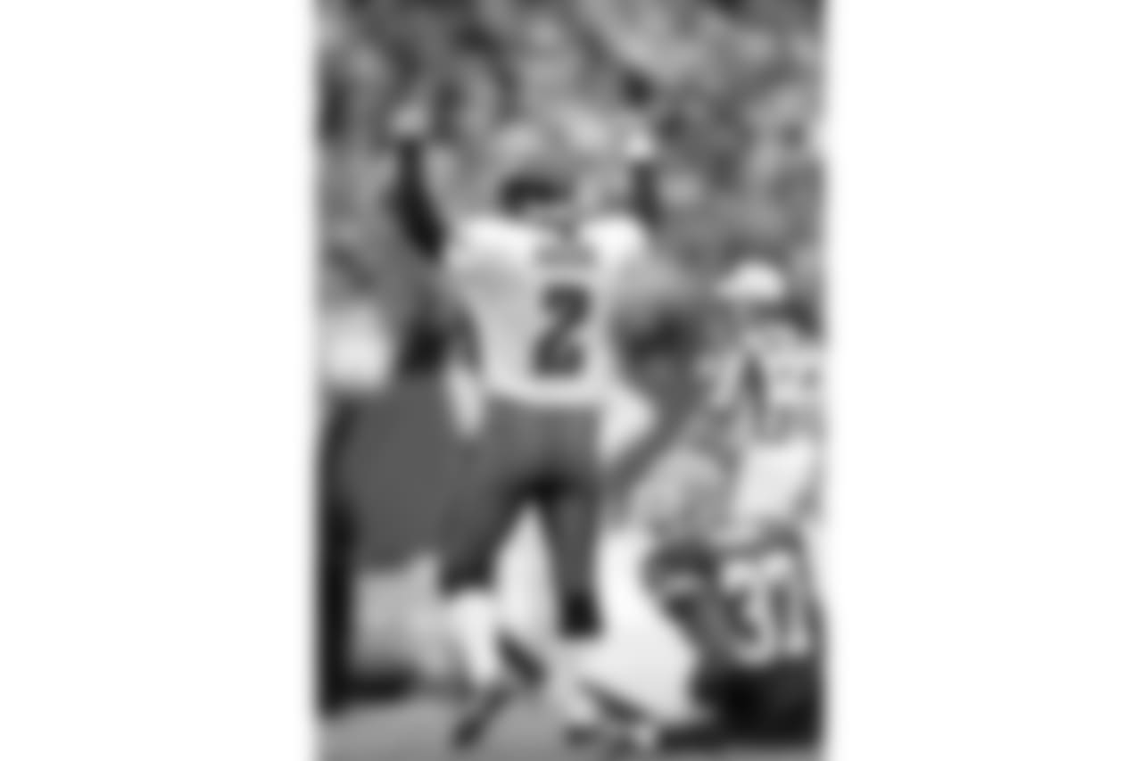 Akers currently sits as the Eagles all-time leading scorer with 1,323 points.