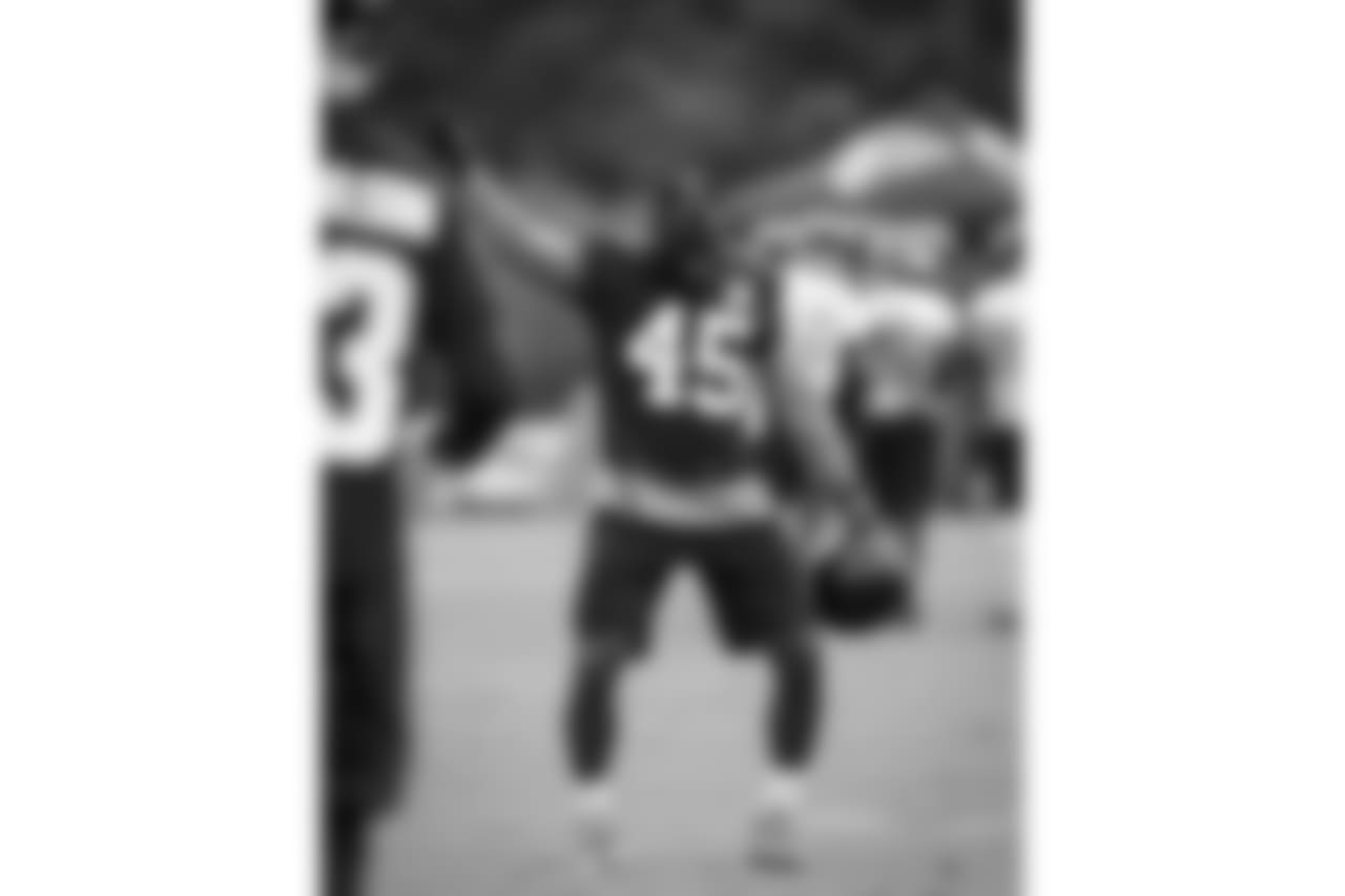 MLB Deion Jones