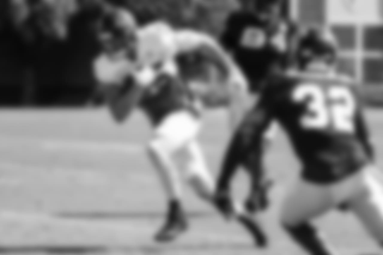 TE Eric Saubert
