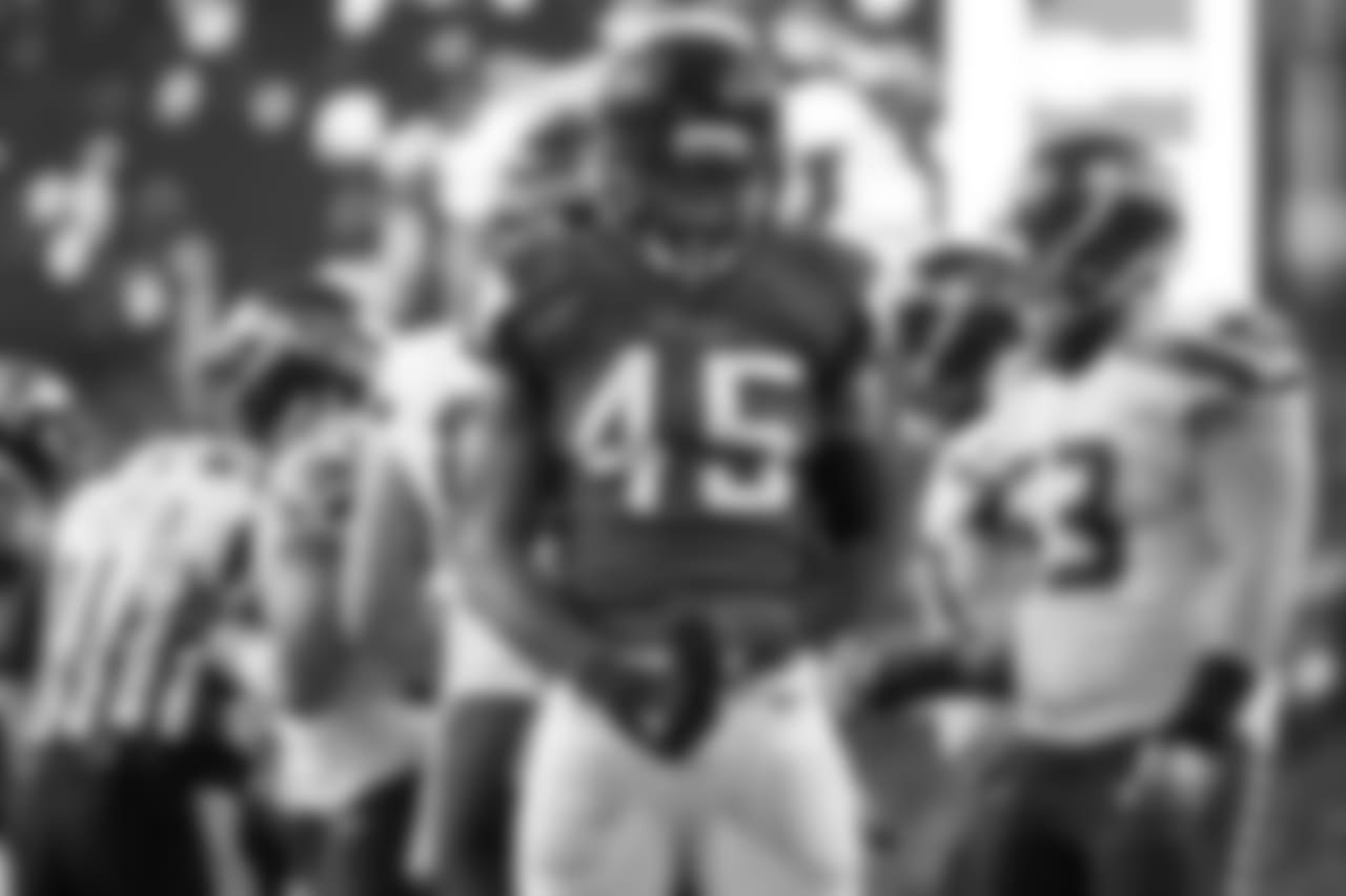 LB Deion Jones - 2016 Round 2 Pick 21 (52 Overall)