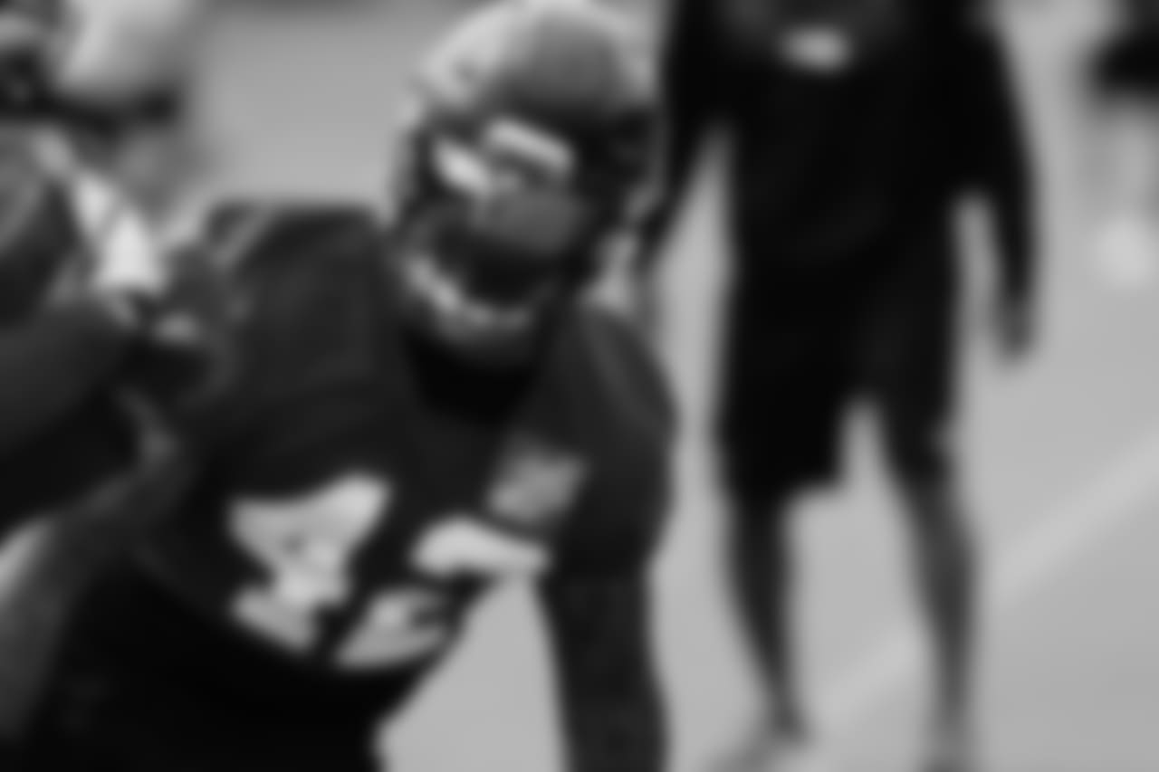 LB Duke Riley