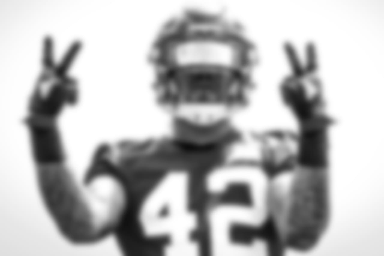 OLB Duke Riley