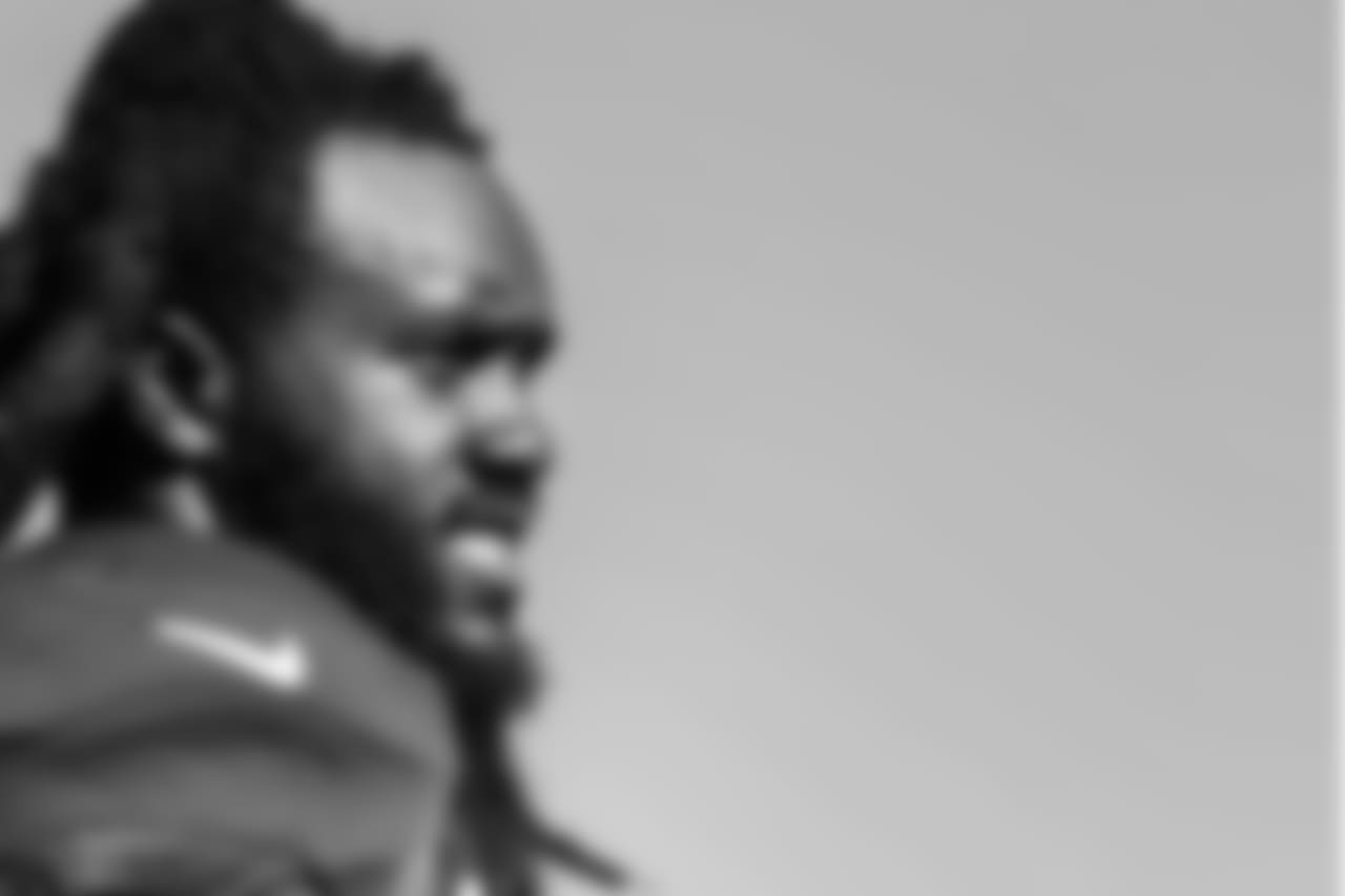 LB De'Vondre Campbell