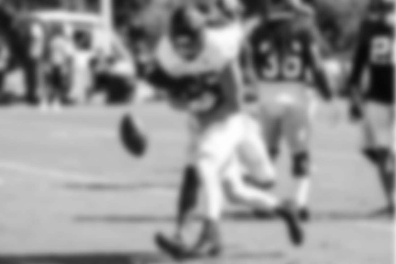 TE Eric Saubert