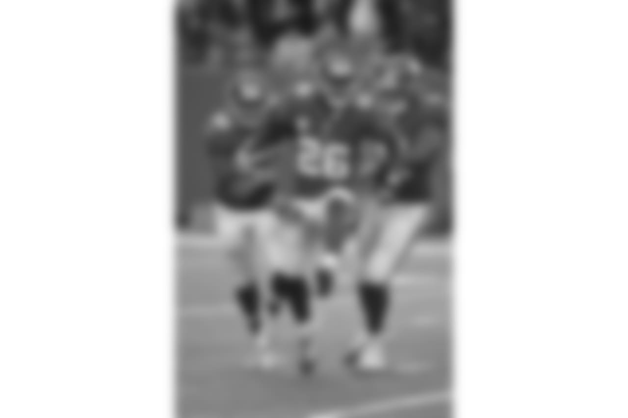 The Giants introduce their alternative uniforms with white pants vs. the Raiders November 10th, 2013