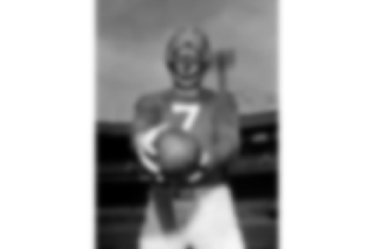 New York Giants' center Mel Hein is seen Oct. 11, 1945, in New York. (AP Photo/John Lindsay)