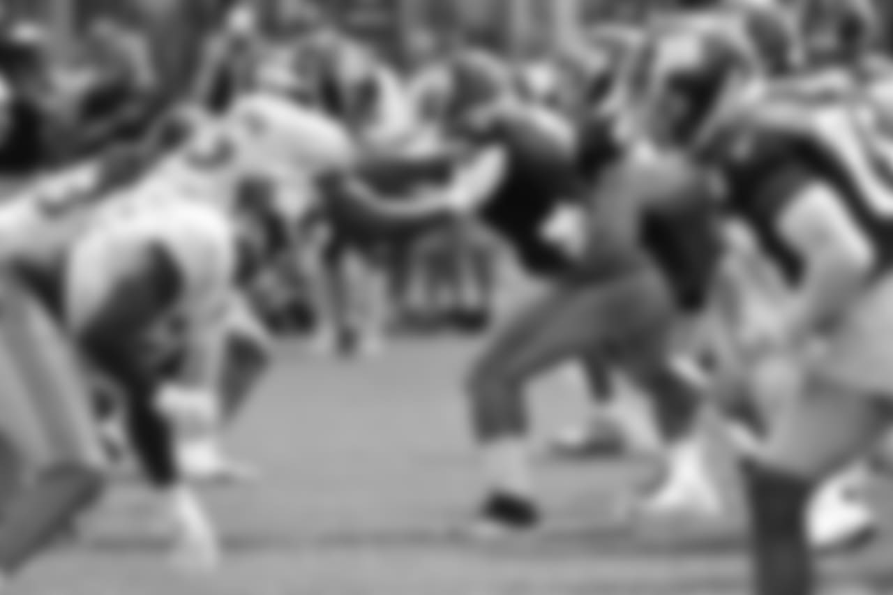 OL Jon Halapio