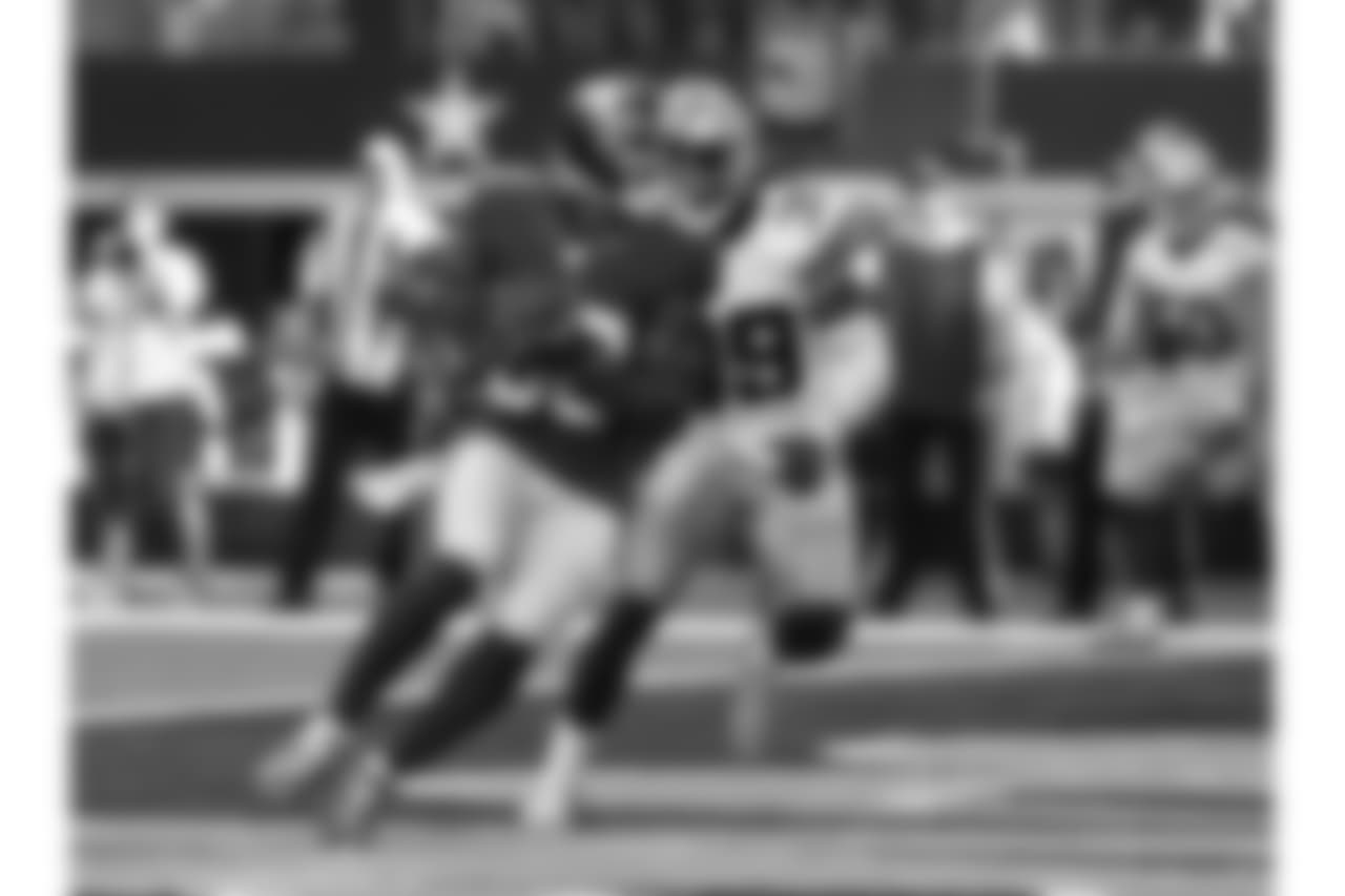 Sep. 11 2016 - After missing nearly two full seasons, Cruz records 4 catches for 34 yards, including the game-winning 3-yard touchdown pass in the Giants 20-19 win over the Cowboys.