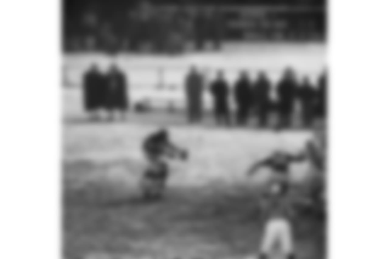 December 14, 1958) Giants vs. Browns Week 12 - Yankee Stadium, Bronx, NY - In the snow Giants kicker Pat Summerall made a 49-yard field goal late in the fourth quarter to break a tie, leading to a 13-10 victory over the Browns in the regular-season finale.