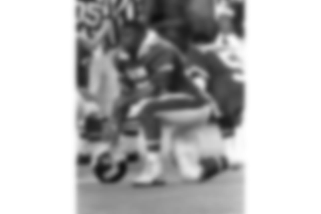 NFC linebacker Carl Banks of the New York Giants during the NFC's 15-6 loss to the AFC in the 1988 NFL Pro Bowl played on February 7, 1988 at Aloha Stadium in Honolulu, Hawaii. (AP Photo/NFL Photos)