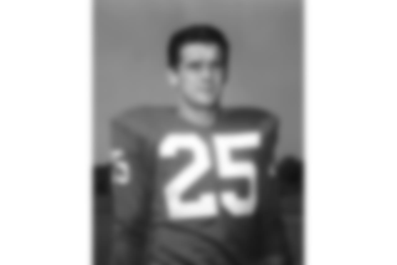 Photo shows Dick Nolan, half back for the New York Giants on Sept. 17, 1960. (AP Photo/John Rooney)