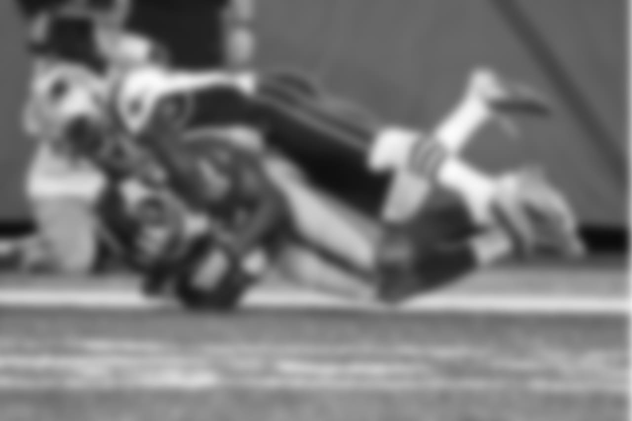 WR ROGER LEWISLewis caught his first NFL touchdown on Thursday night, a 17-yarder from Logan Thomas to give the Giants a 17-9 lead with 3:49 to play in the game.