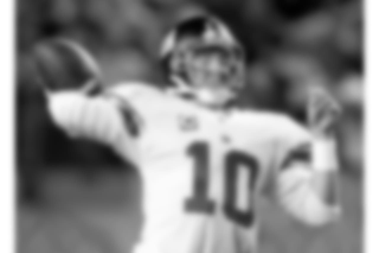 2008: In 2008, Manning led the Giants to their second NFC East championship in his four full seasons as a starter and fourth consecutive postseason berth, a franchise record. Manning played in his first Pro Bowl following the 2008 season to become the first Giants quarterback to be selected to the Pro Bowl since Phil Simms in 1993. Stats: 289 of 479 (60.3%), 3,238 YDS, 21 TD, 10 INT