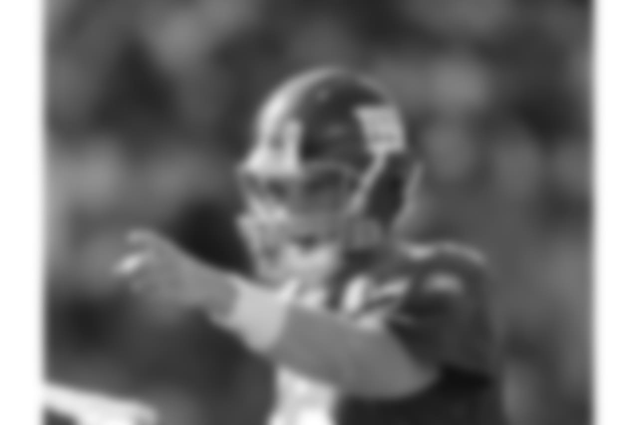 2005: Manning led the Giants to an 11-5 record and the first postseason appearance of his career. Manning is the first Giants quarterback to throw for more than 3,000 yards in eight consecutive seasons, a streak he began in 2005. Manning threw 557 passes in 2005, which remains the second-highest total of his career (2011). He also had 124 attempts that season without an interception from Sept. 11 to Oct. 16, 2005, a streak ended by Dallas’ Anthony Henry. Stats: 16 GS, 294 of 557 (52.8%), 3,762 YDS, 24 TD, 17 INT