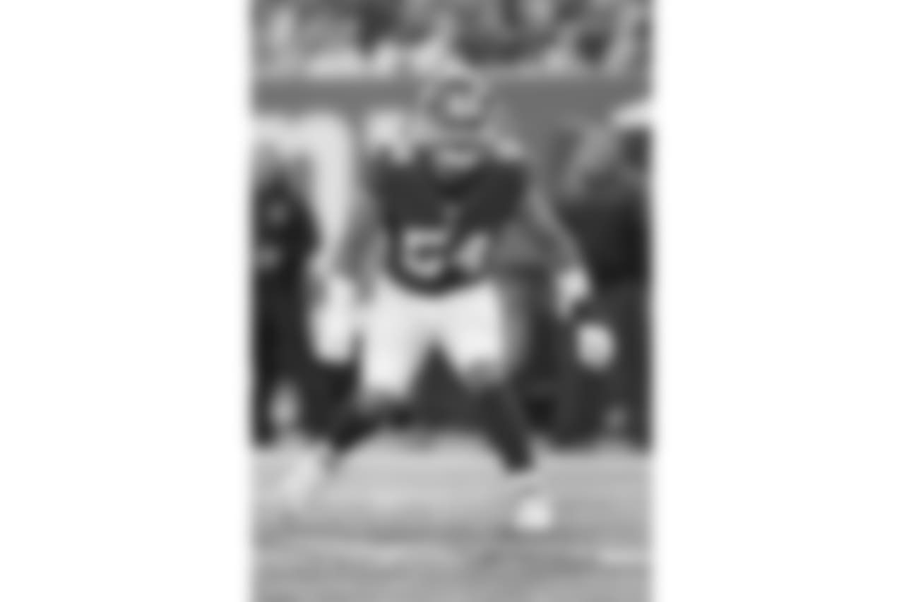 DE OLIVIER VERNONThe veteran defensive end recorded a team-high 10 tackles, including two tackles for loss and a sack. He and the rest of the defensive line set the tone up front as Cincinnati totaled just 264 yards and 12 first downs.