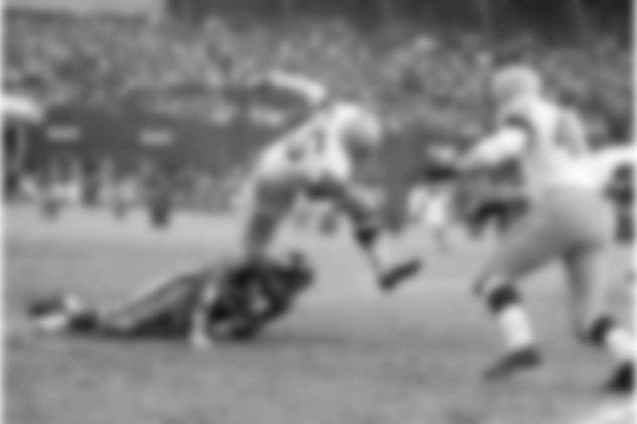 December 30, 1962) NFL Championship Game Giants vs. Packers - Yankee Stadium, Bronx, NY - In a rematch of the 1961 title game, heavy winds and dust made the passing game obsolete for both teams. Jim Collier blocked a punt for a touchdown for the Giants' only score as they lost to Green Bay 16-7.