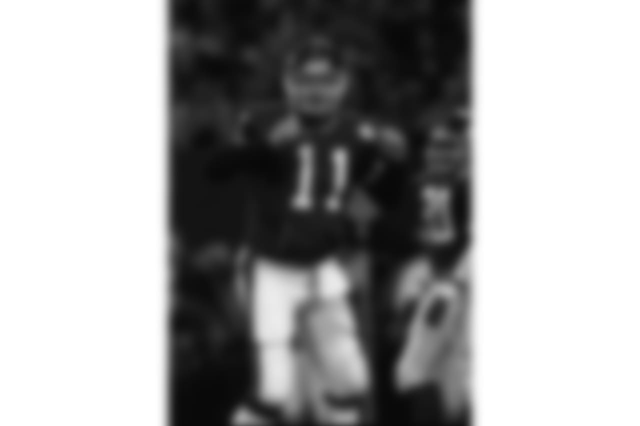 New York Giants quarterback Phil Simms reacts after throwing a first quarter touch down pass for 11yards to Lionel Manuel in the NFL championship game against the Washington Redskins on Sunday, Jan. 11, 1987 at Giants stadium in East Rutherford, N.J.
