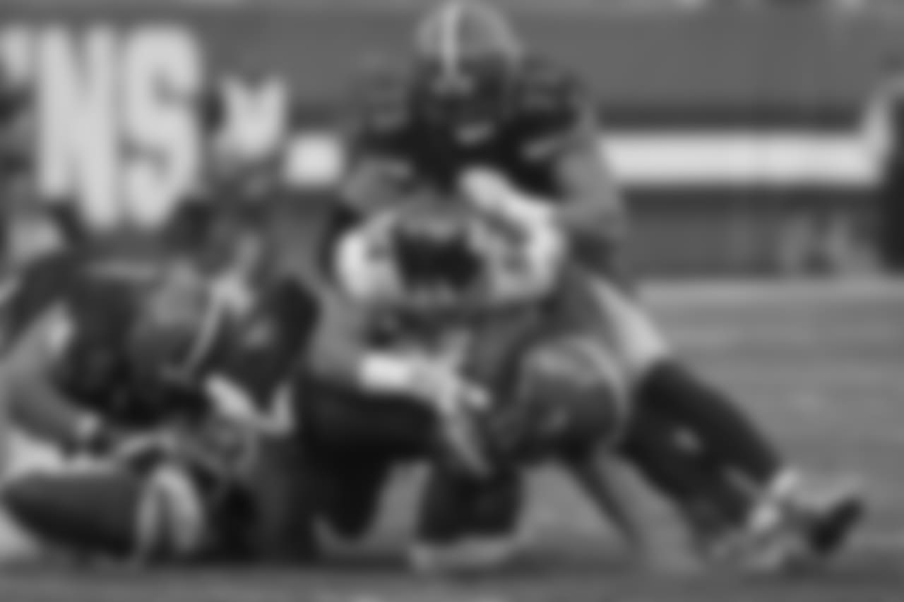 DE OLIVIER VERNONThe big-ticket free agent has come alive in the second half of the season and now has a sack in four consecutive games. He had 1.5 sacks and five quarterback hits on Sunday.