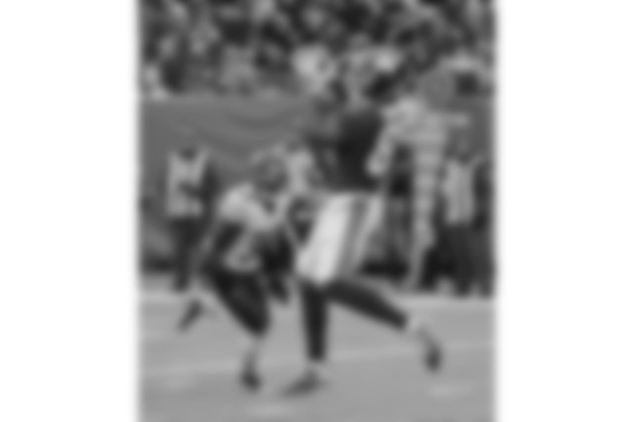 WR STERLING SHEPARDThe rookie second-round draft pick out of Oklahoma led the Giants with 50 receiving yards on five catches and caught a touchdown in his third-straight game.