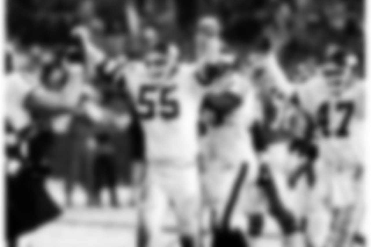 December 10, 1989) Giants at Broncos Week 14 - Mile High Stadium, Denver, CO - As eight inches of snow fell on Mile High Stadium, the Giants snapped a two-game losing streak by beating the Denver Broncos 14-7. Ottis Anderson scored on a 3-yard run and David Meggett caught a 57-yard touchdown from Phil Simms in the second quarter while the Giants grinded out the victory to improve to 10-4.