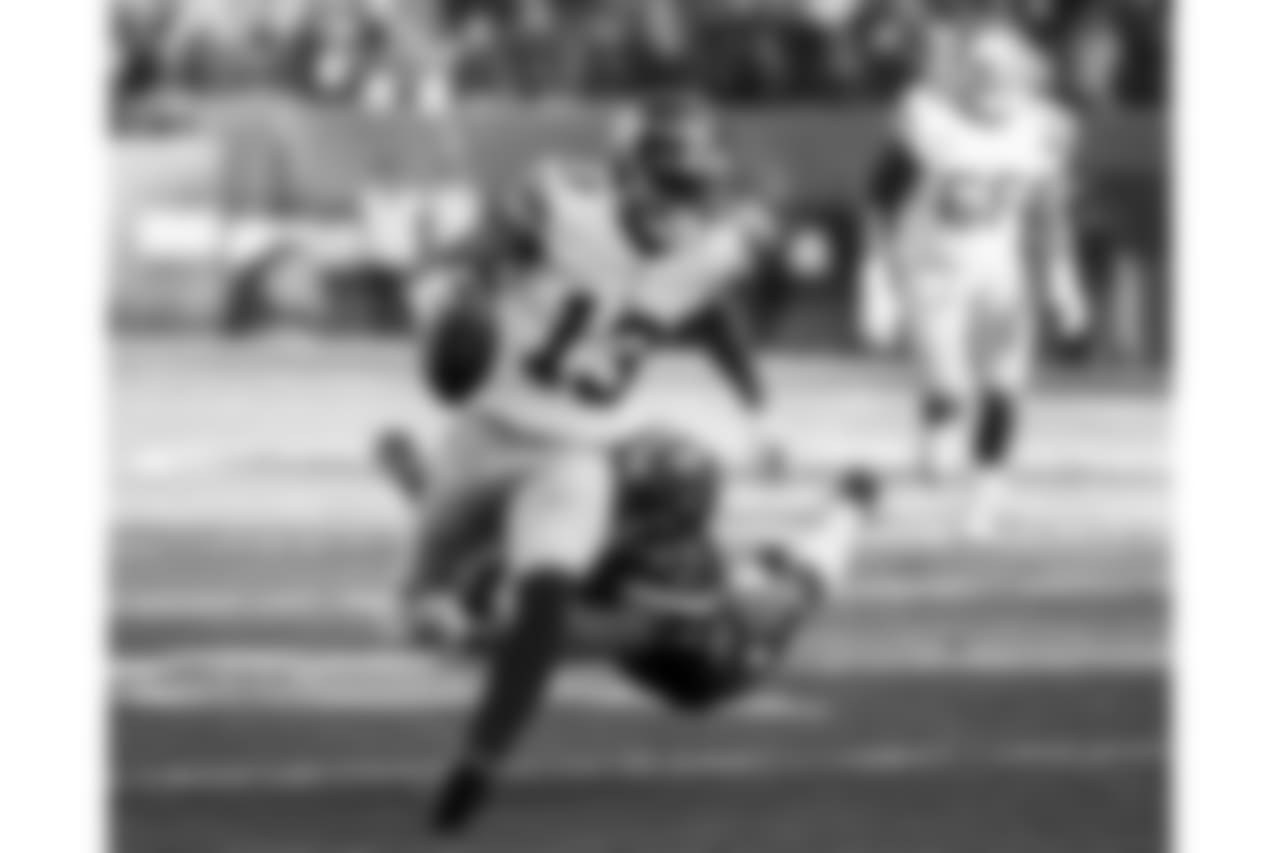 WR ODELL BECKHAM JR. When he wasn’t catching six passes for 96 yards and two touchdowns, Beckham was back returning punts for the Giants in the second half. He averaged 11.7 yards with a long of 19 yards.