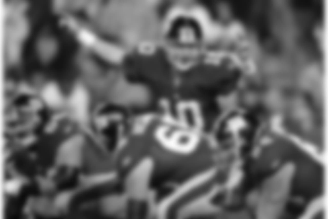 In 2006, Manning started all 16 regular-season games and the NFC Wild Card Game, but the Giants lost in the opening round of the postseason for the second straight year. Manning’s 24 touchdown passes matched his 2005 total and left him tied for fourth in the NFL with St. Louis Pro Bowler Marc Bulger. Manning was the first Giants quarterback to throw at least 20 touchdown passes in consecutive seasons since Simms did it three years in a row from 1984-86. Stats: 16 GS, 301 of 522 (57.7%), 3,244 YDS, 24 TD, 18 INT
