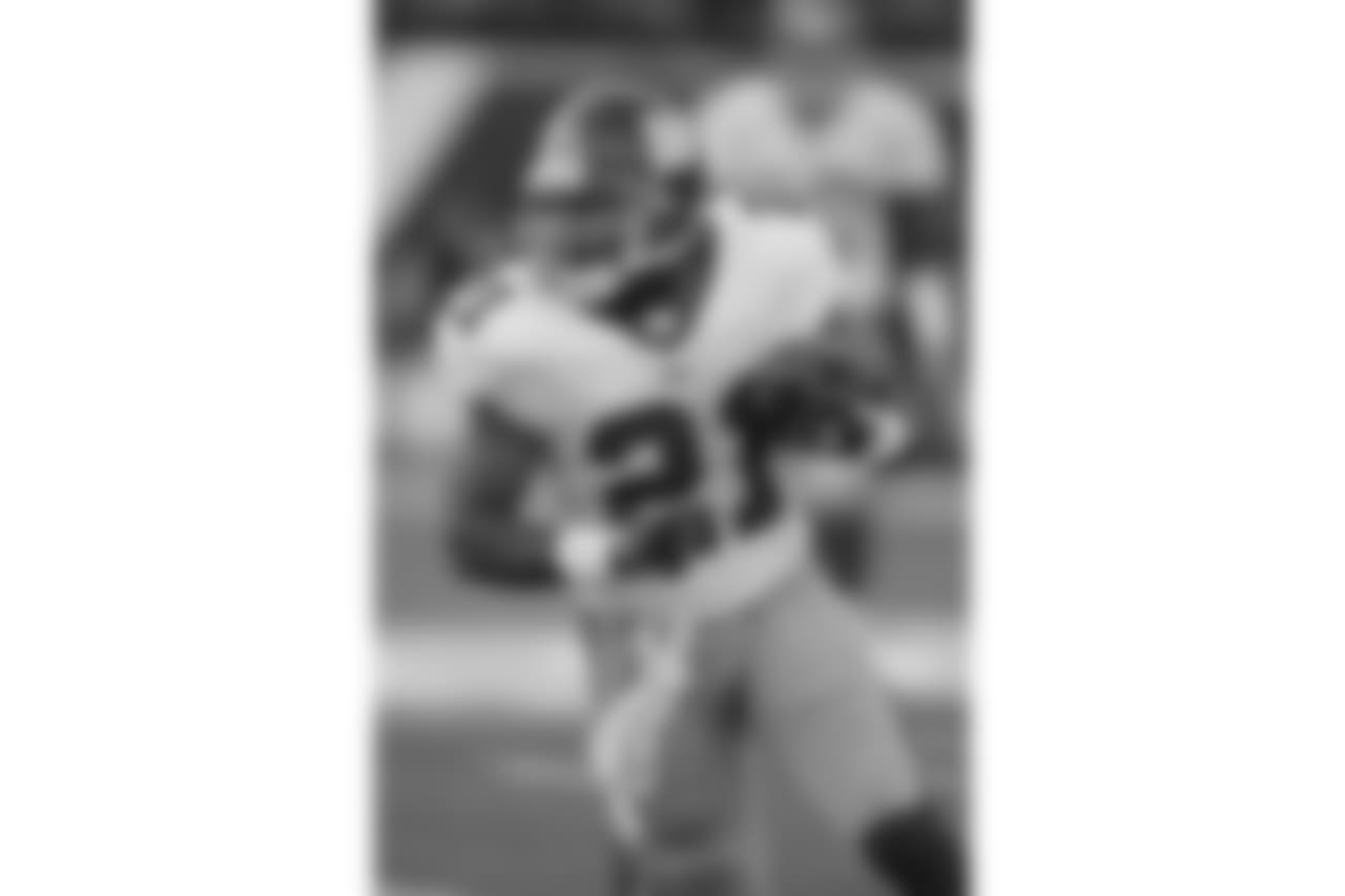 3) Tiki Barber (2004) -- 1,518 yards