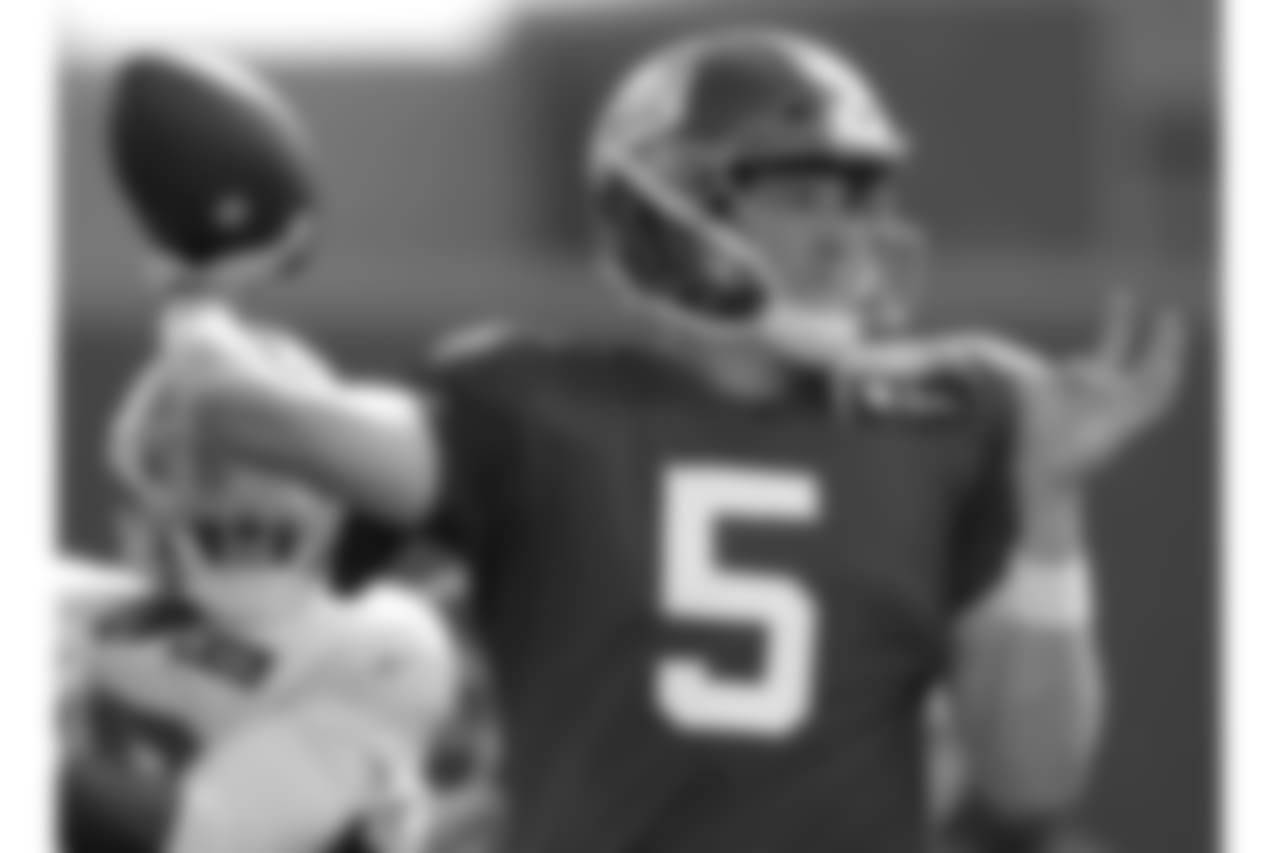 New York Giants quarterback Davis Webb (5) throws a pass during NFL football training camp, Wednesday, Aug. 1, 2018, in East Rutherford, N.J. (AP Photo/Julio Cortez)