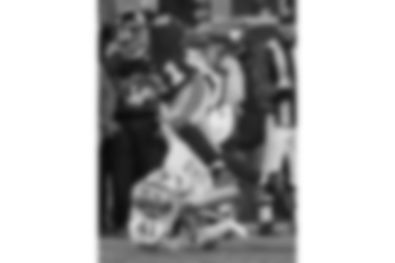 2) Tiki Barber (2006) -- 1,662 yards
