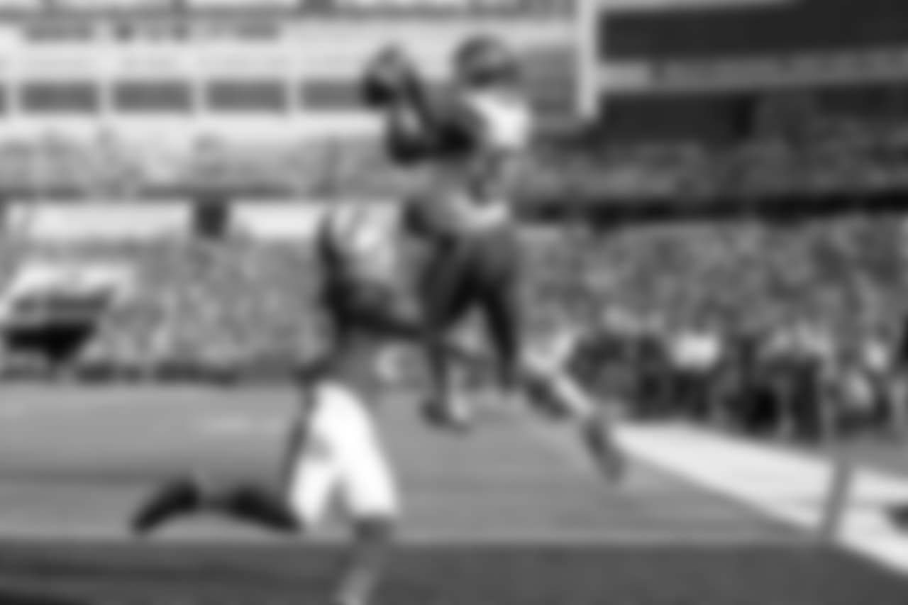 2007) Kansas City Chiefs - Dwayne Bowe, WR, Louisiana State