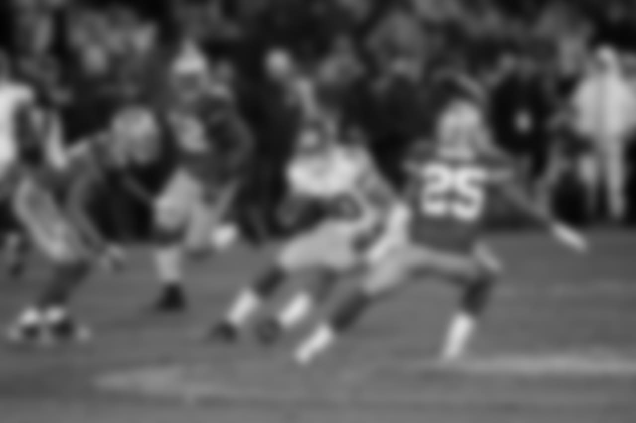 Jan. 22 2012 - In the NFC Championship game, Cruz helps send the visiting Giants to the Super Bowl with a 10 catch, 142 yard effort against the 49ers. The Giants won 20-17 in overtime.