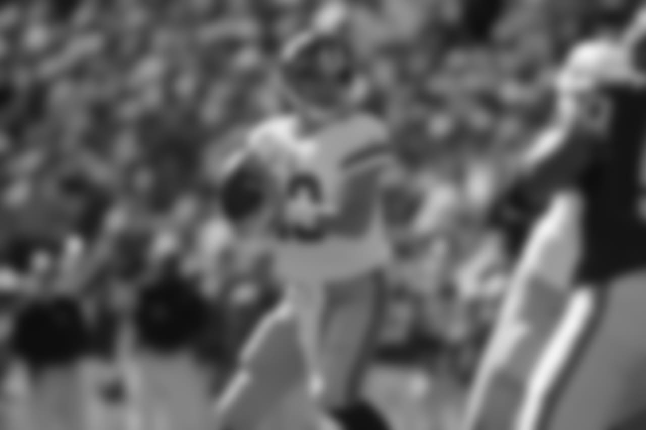 2009: In 2009, Manning set career highs in completions, percentage, yards, touchdowns and rating, becoming the third quarterback in Giants history to throw for more than 4,000 yards in a season, joining Kerry Collins (4,073 in 2002) and Phil Simms (4,044 in 1984). Manning also became the first Giants quarterback with two 4,000-yard seasons. Stats: 16 GS, 317 of 509 (62.3%), 4,021 YDS, 27 TD, 14 INT