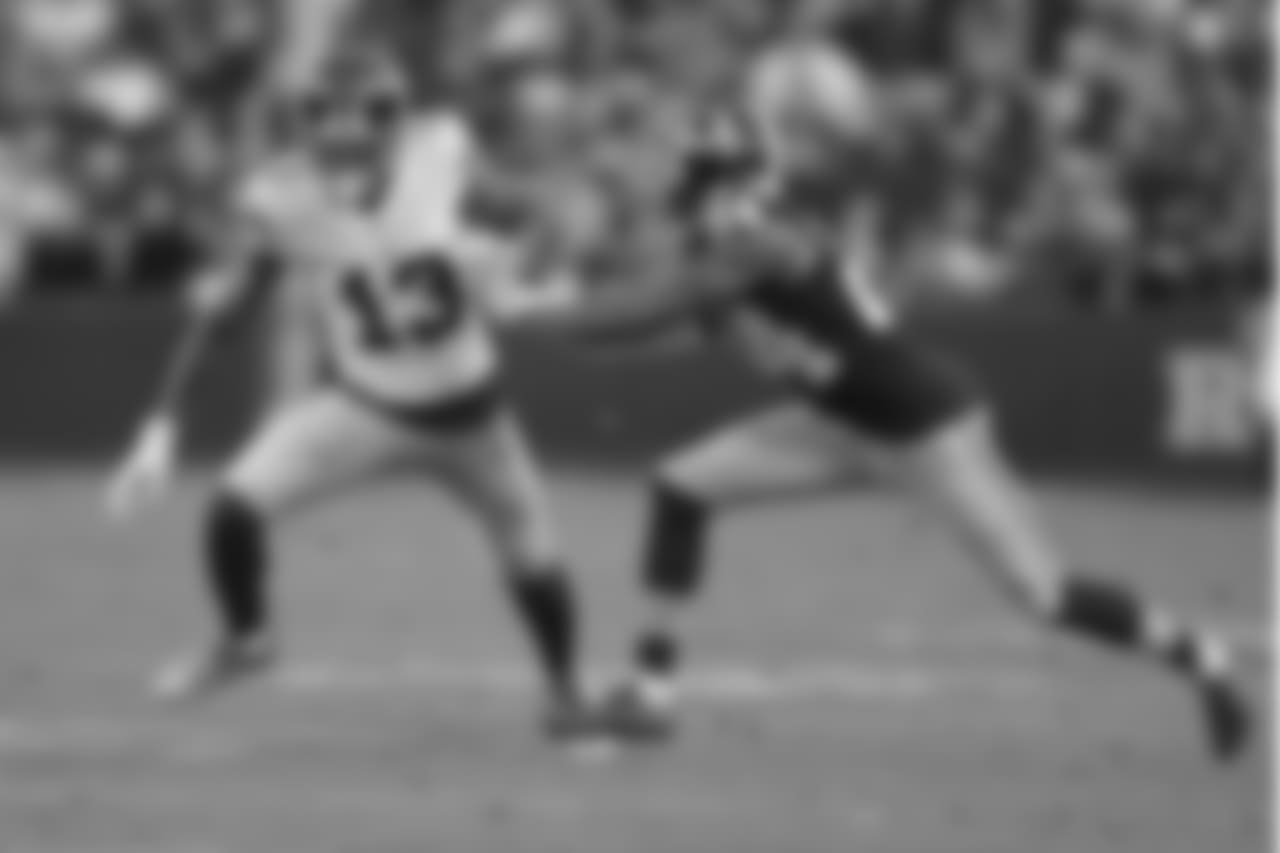 WR ODELL BECKHAM JR.
Odell Beckham Jr. became just the second player in Giants history with 100 receptions in a single season, finishing the year with a total of 101. Steve Smith holds the franchise record with 107 in 2009.