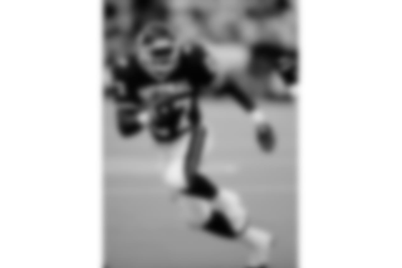 NFC running back Rodney Hampton (27) of the New York Giants carries the football during the NFC's 17-3 victory over the AFC in the 1994 NFL Pro Bowl played on February 6, 1994 at Aloha Stadium in Honolulu, Hawaii. (AP Photo/NFL Photos)