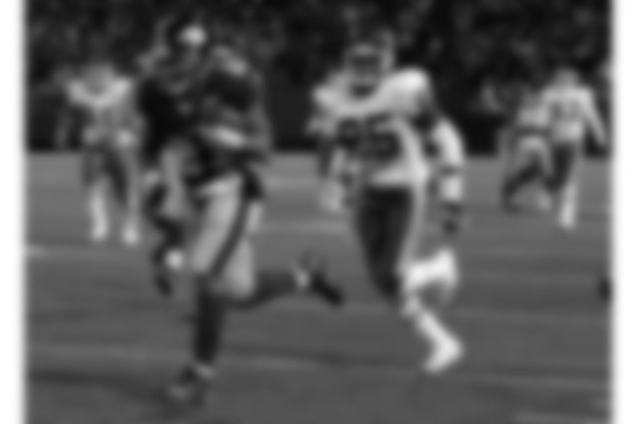 1) Tiki Barber (2005) -- 1,860 yards