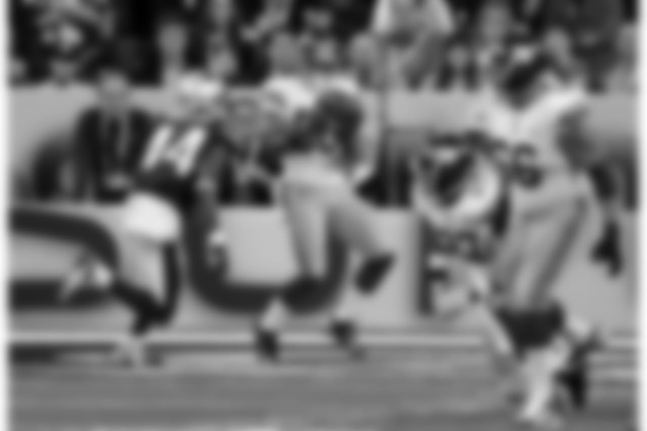 Feb. 5 2012 - In Super Bowl XLVI, Cruz catches the first touchdown of the game to put the Giants up 9-0. Cruz finished with four catches as Big Blue went on to capture their fourth Lombardi Trophy.