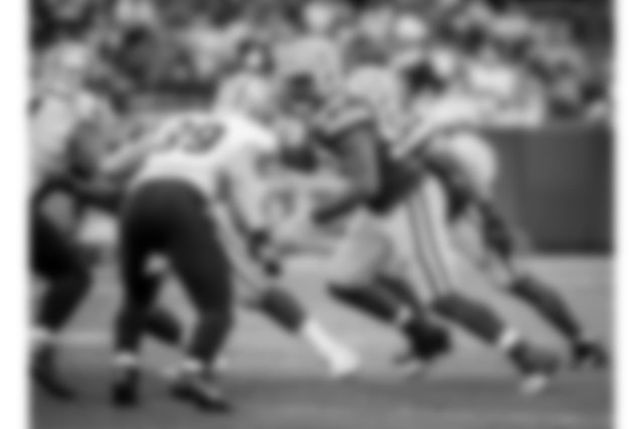 98 — LB Chris Odom