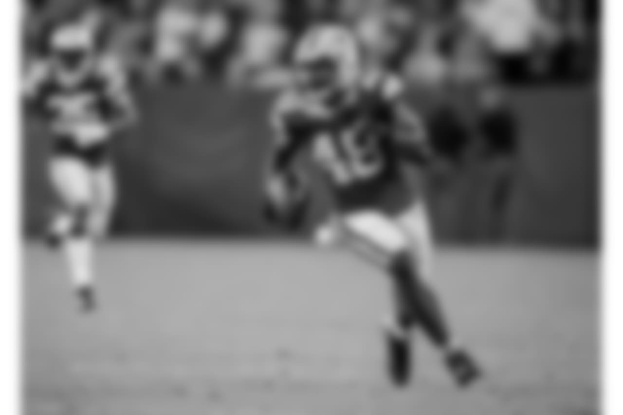 48 — LB Joe Thomas