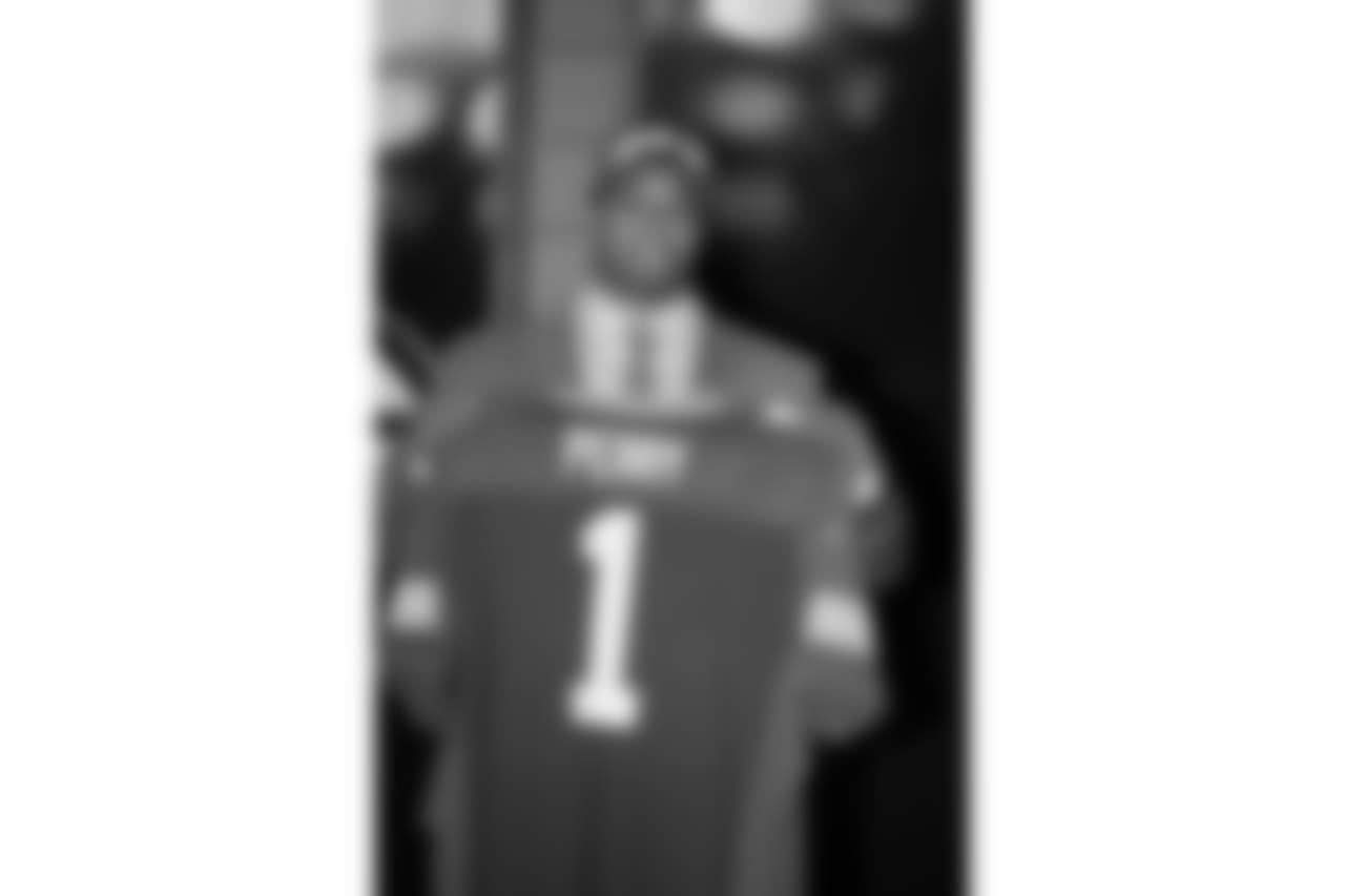 LB Nick Perry