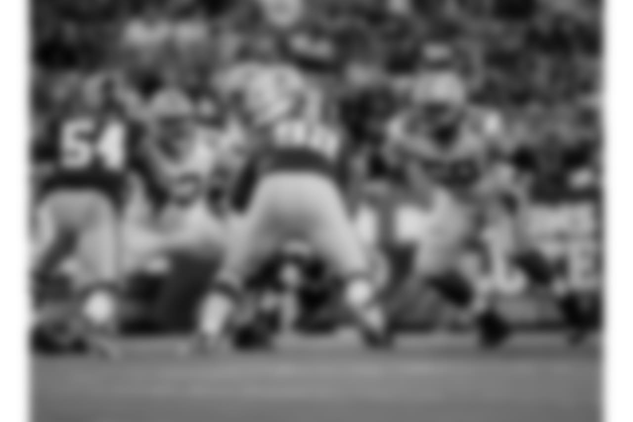 He opened all 14 contests he appeared in at LT in 2015, helping to block for RBs Eddie Lacy (758) and James Starks (601) as they became the first Green Bay duo since 1985 to both rush for 600-plus yards in the same season.
