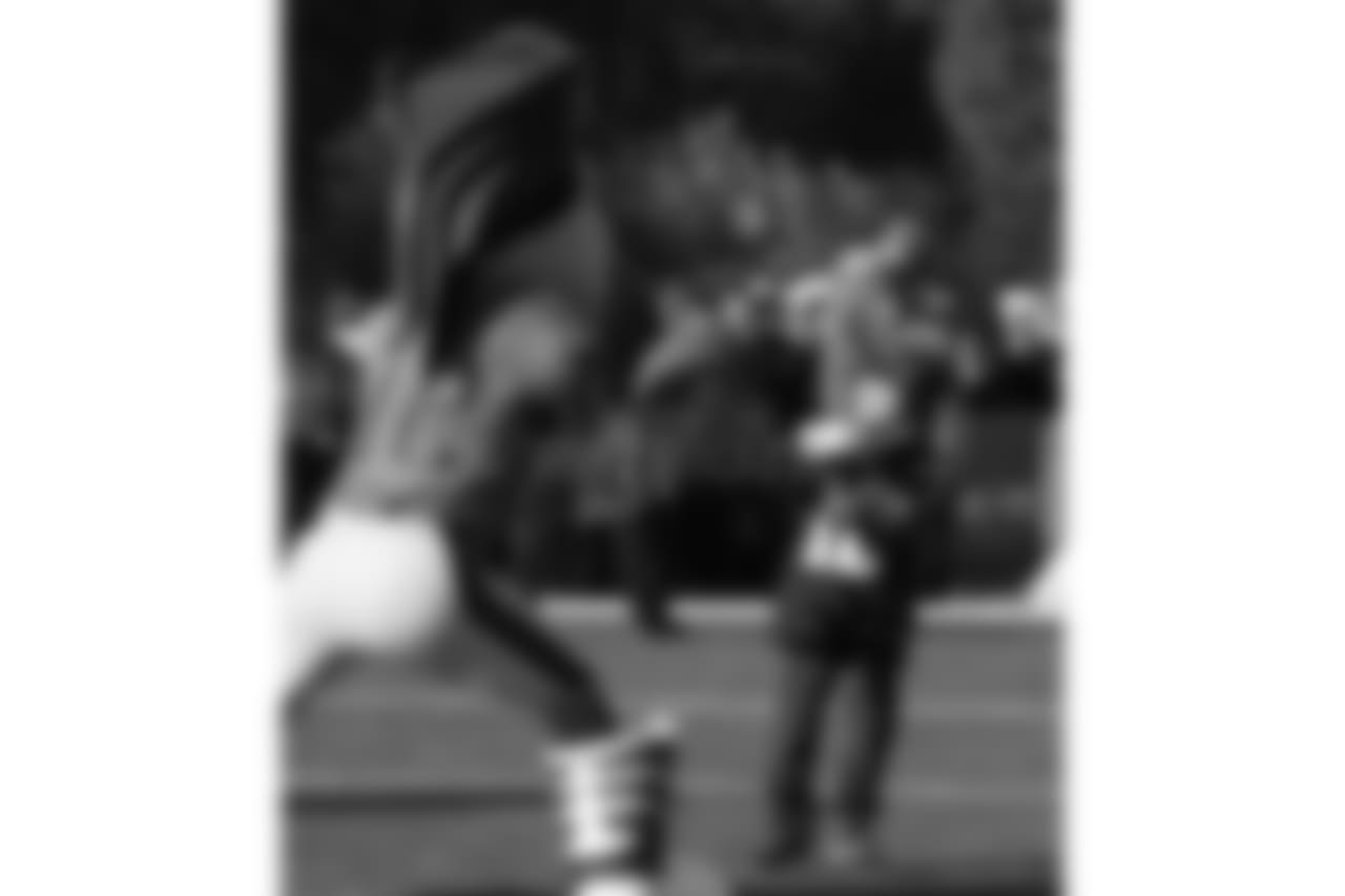 20171126_dolphins_silverman450.jpg