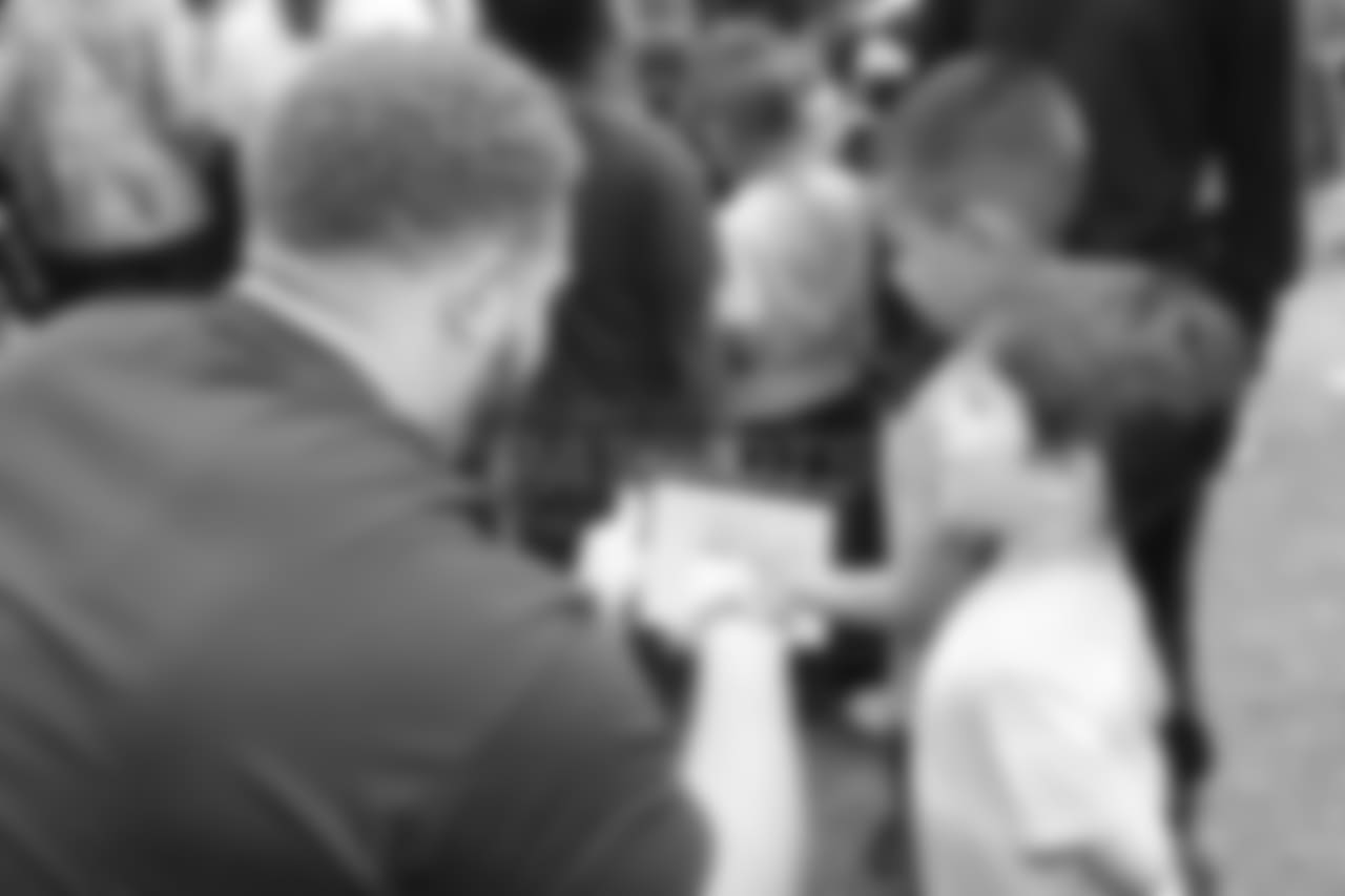 20180614_iPadDonation_Kelly675
