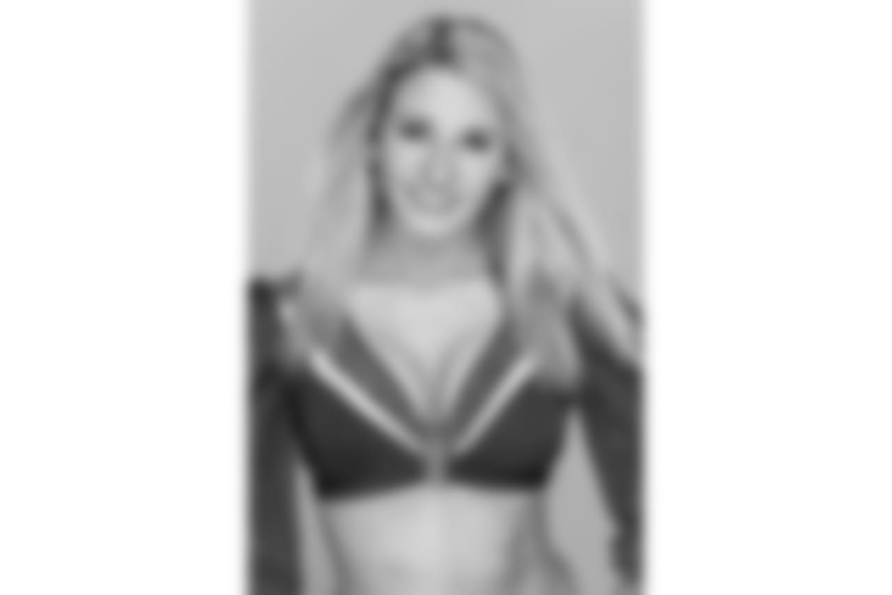 nicole-manelas-vet-watermarked.jpg