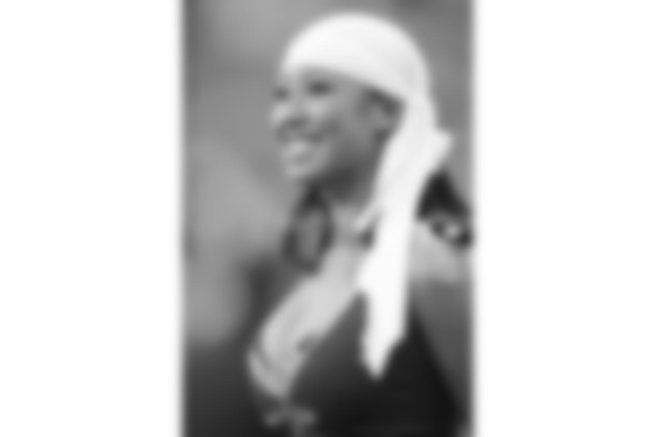 briana_lee_as_a_pirate_in_halloween_game-nfl_large_580_10003-watermarked.jpg