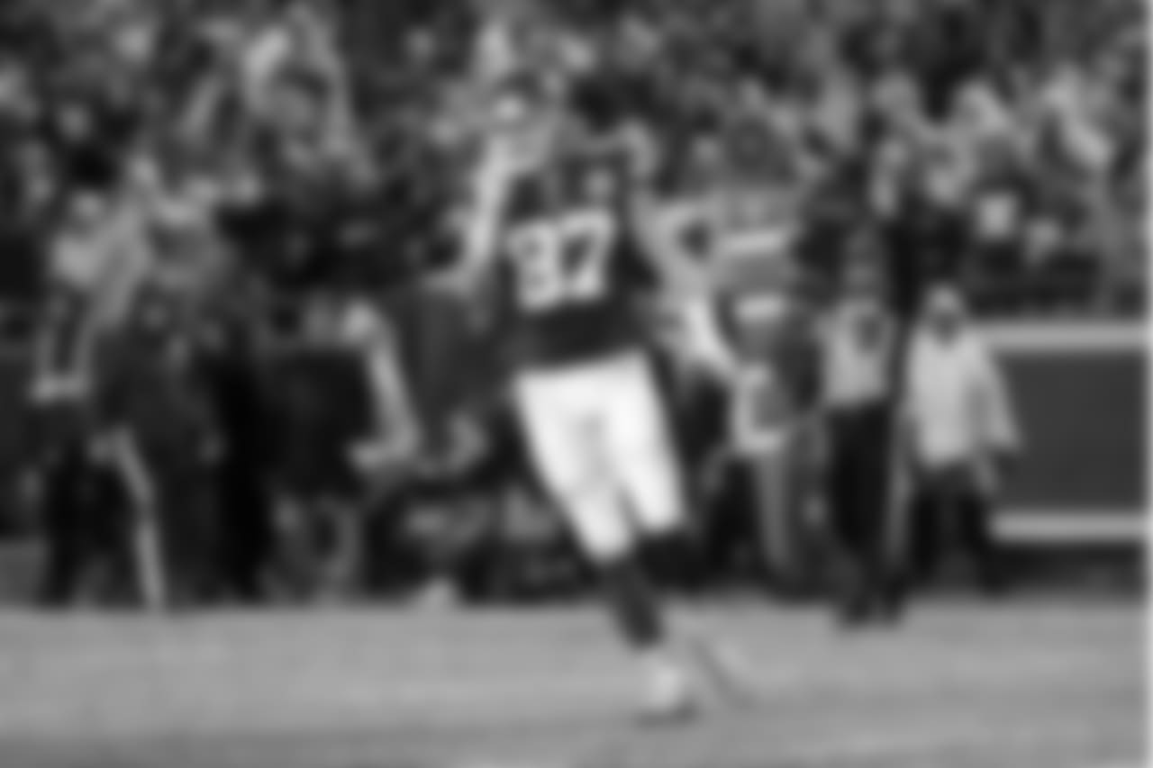 Kansas City Chiefs tight end Travis Kelce points to the crowd after making a first down in action against the Denver Broncos during a NFL football game on Sunday, Dec. 25, 2016, in Kansas City, Mo. The Chiefs won, 33-10. (G. Newman Lowrance via AP)