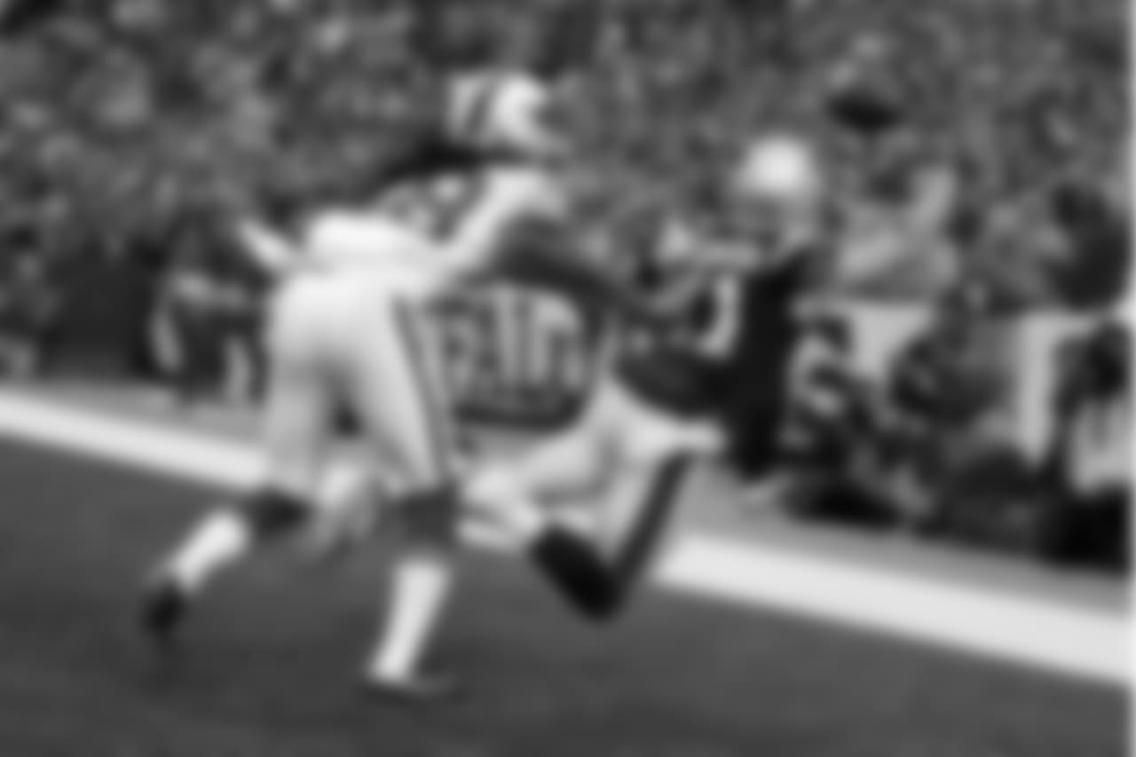 New England Patriots wide receiver Julian Edelman (11) dives for an incomplete third down pass in the end zone while covered by Buffalo Bills cornerback Ronald Darby (28) in the fourth quarter during the 2016 NFL week 8 regular season football game against the Buffalo Bills on Sunday, Oct. 30, 2016 in Orchard Park, N.Y. The Patriots won the game 41-25. (Paul Spinelli via AP)