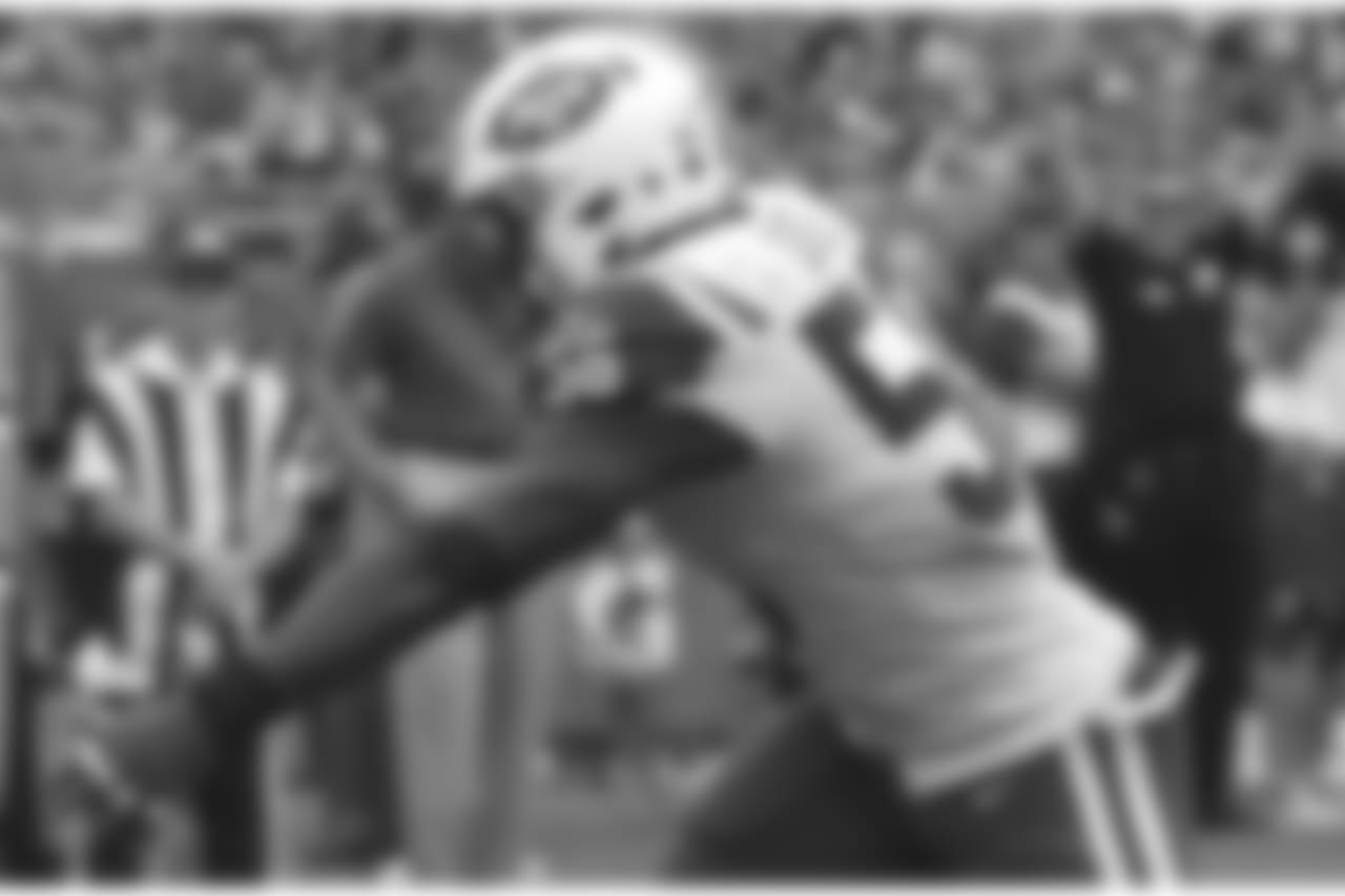 Demario Davis - New York's middle linebacker is having a hugely productive season, leading the Jets with 154 tackles in 15 starts to go along with five sacks, 10 QB hits, three passes defensed and a fumble recovery. New England's front five and fullback James Develin need to deal with Davis in order to get the offense rolling. (AP Photo/Jason Behnken)