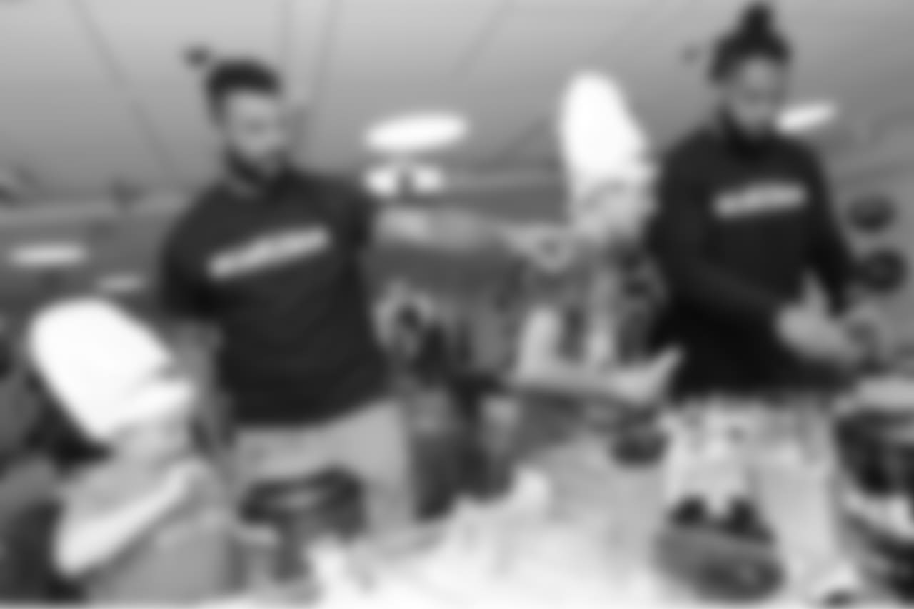 BOSTON, MA - MAY 16: New England Patriots Kyle Van Noy (L) and Harvey Langi make smoothies with Daniel and Evan at Boston Children's Hospital on May 16, 2018 in Boston, Massachusetts. (Photo by Darren McCollester/Getty Images for Boston Children's Hospital)
