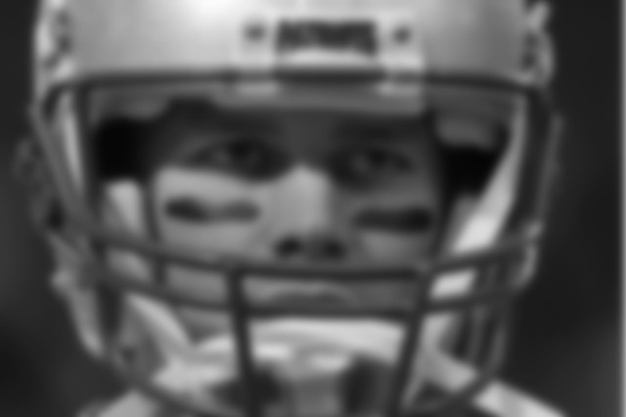 New England Patriots quarterback Tom Brady warms up before the NFL Super Bowl 52 football game against the Philadelphia Eagles Sunday, Feb. 4, 2018, in Minneapolis. (AP Photo/Matt Slocum)